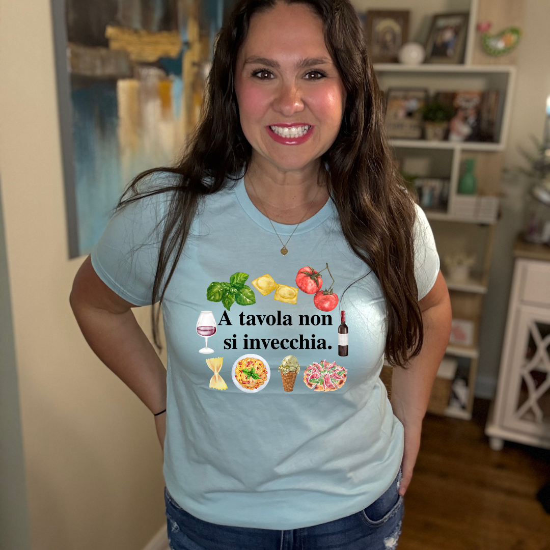At the table, one does not age. Tee
