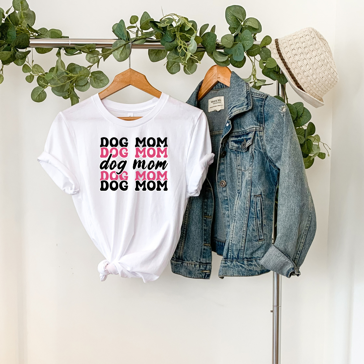 Dog Mom| T-Shirt MadreForte LLC