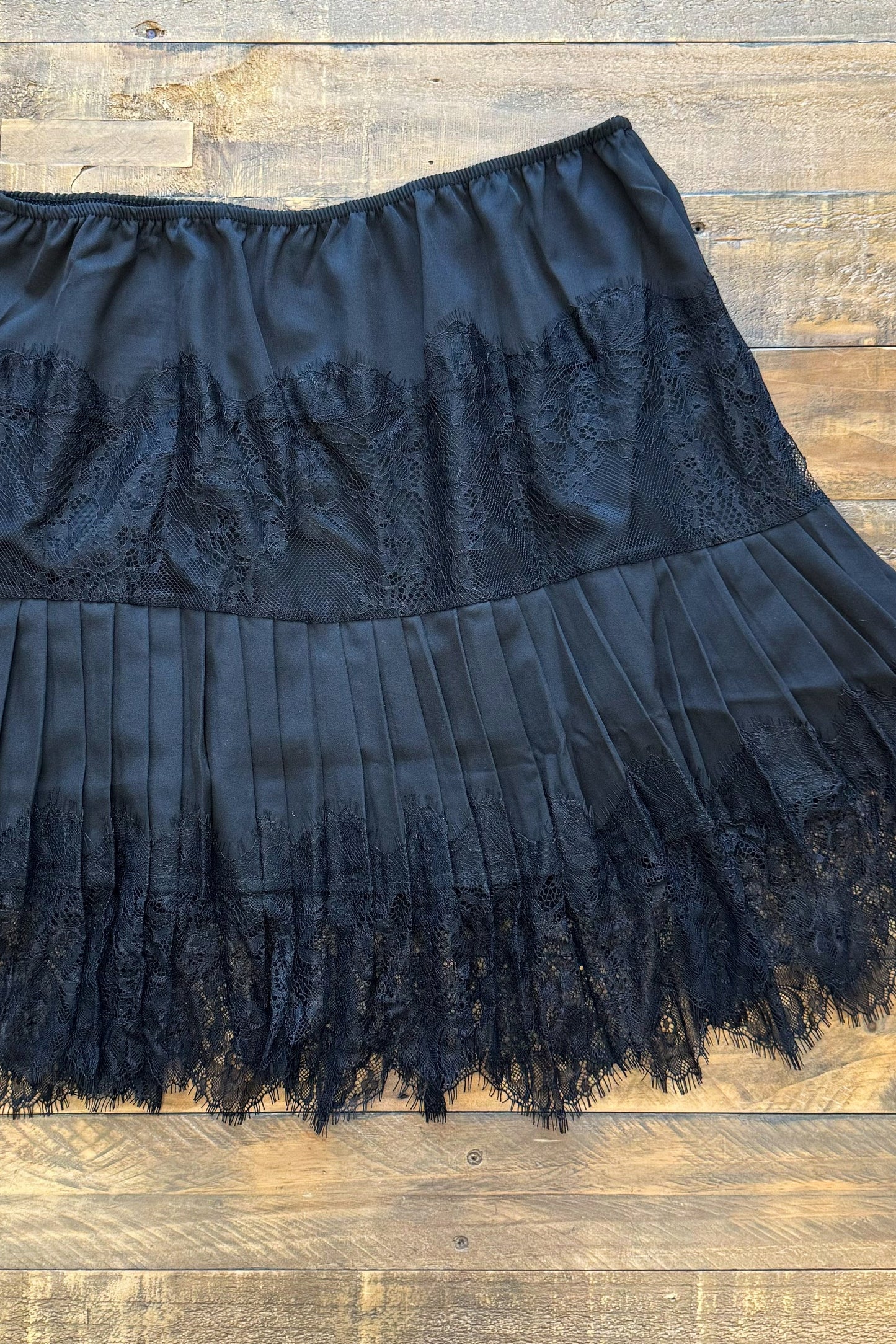 VIVIANE LACE SLIP SKIRT MadreForte LLC