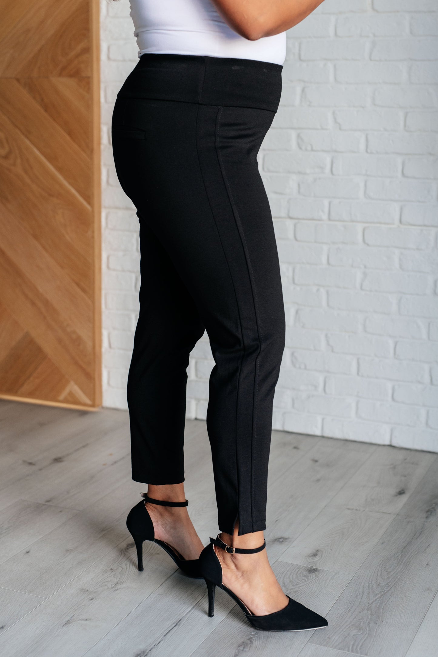 Magic Ankle Crop Skinny Pants in Black MadreForte LLC