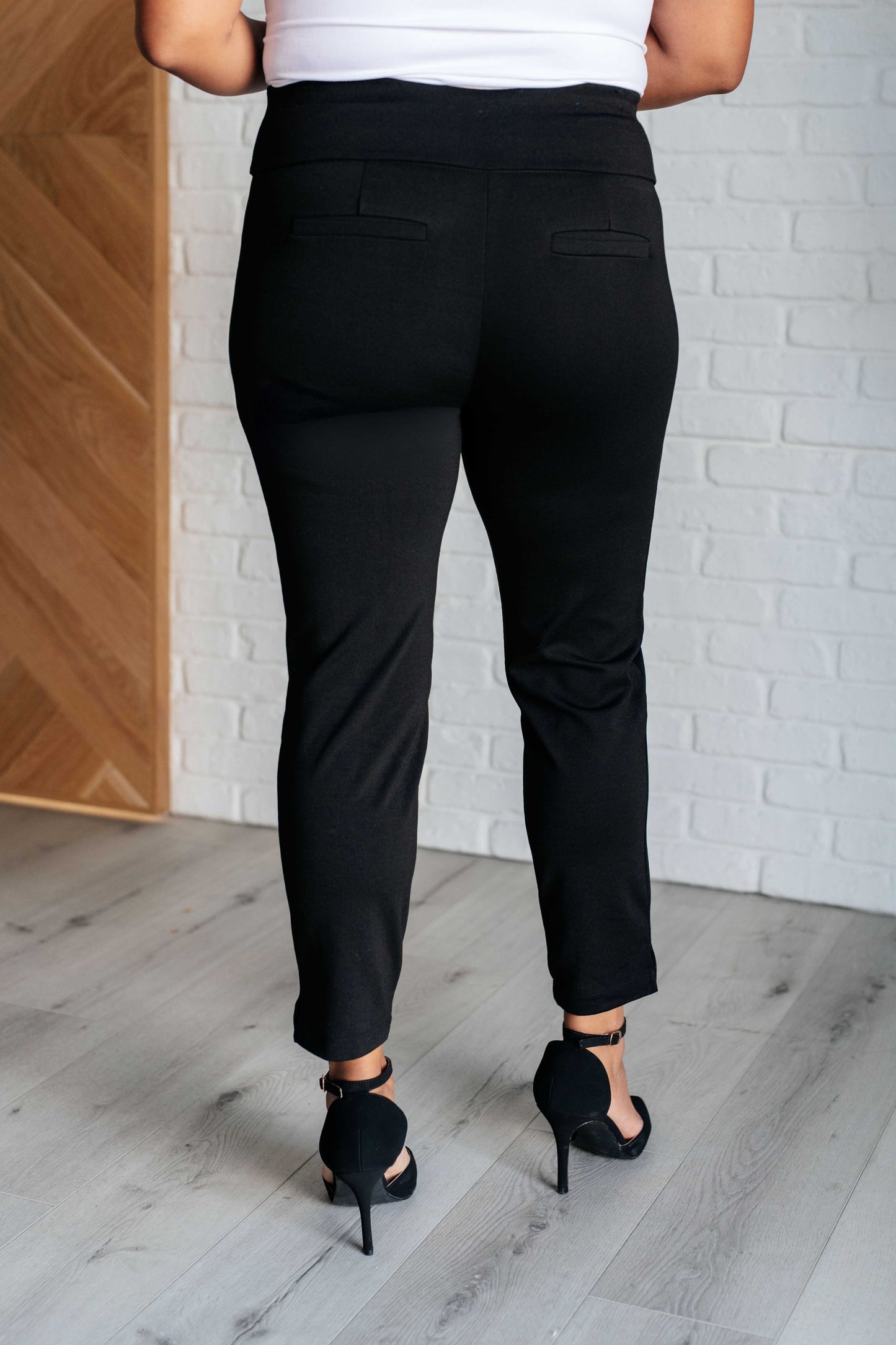 Magic Ankle Crop Skinny Pants in Black MadreForte LLC