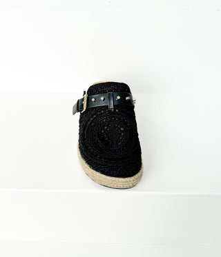 Treads Clogs in Black